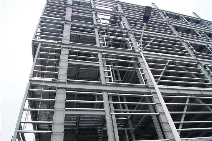 万宁高层钢结构的支撑布置与构造需要符合哪些规范